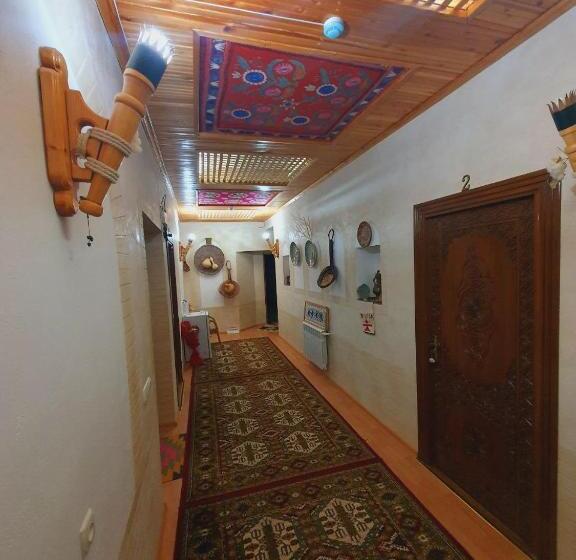 Отель Zukhro Boutique
