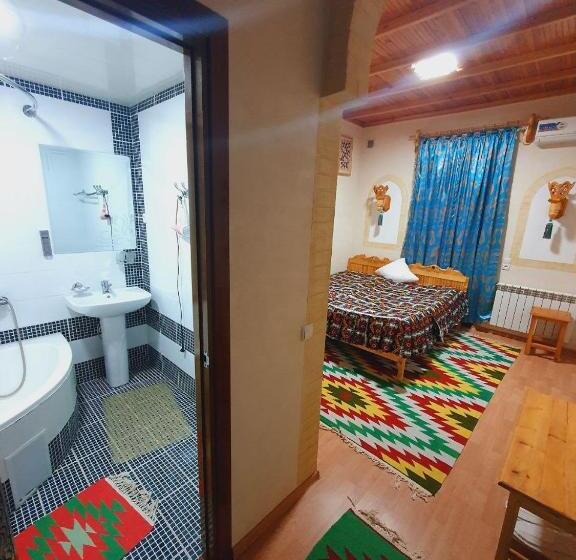 Отель Zukhro Boutique