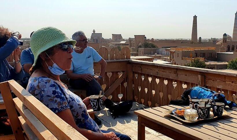 Отель Zukhro Boutique