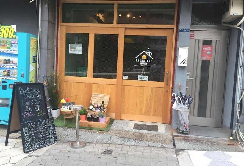 Backstage Party Hostel & Bar