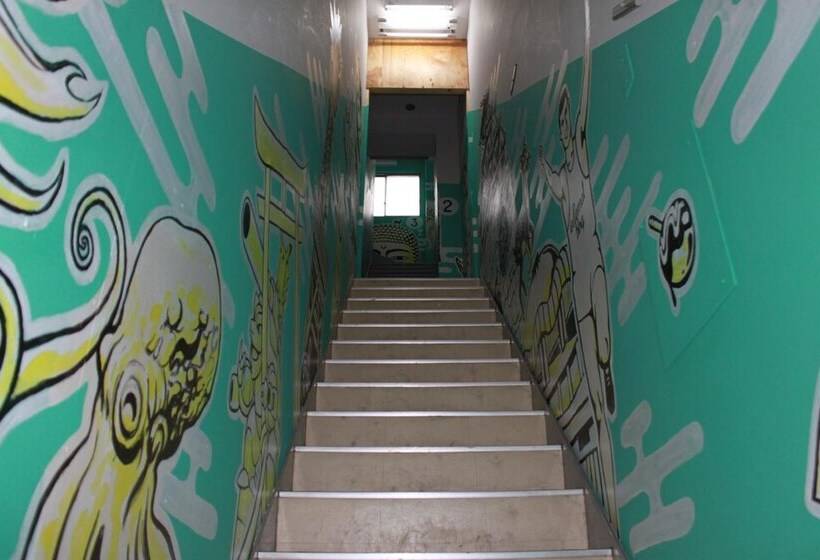 Backstage Party Hostel & Bar