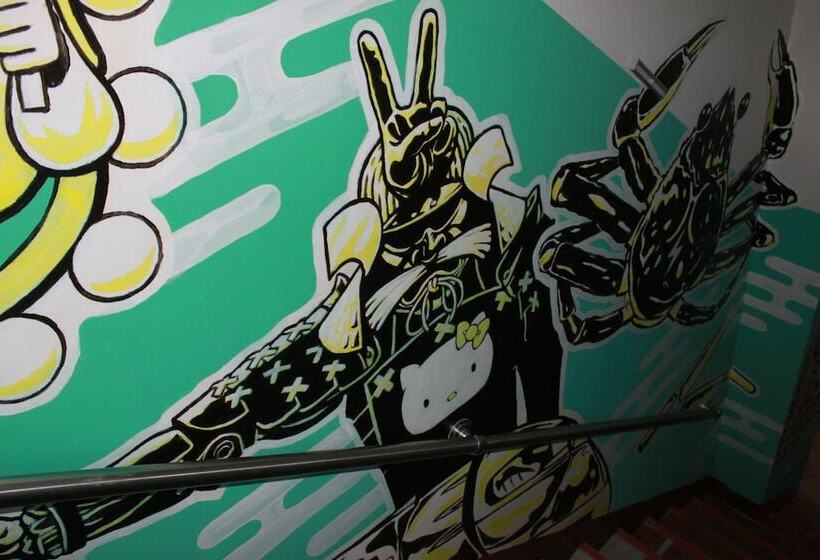 Backstage Party Hostel & Bar