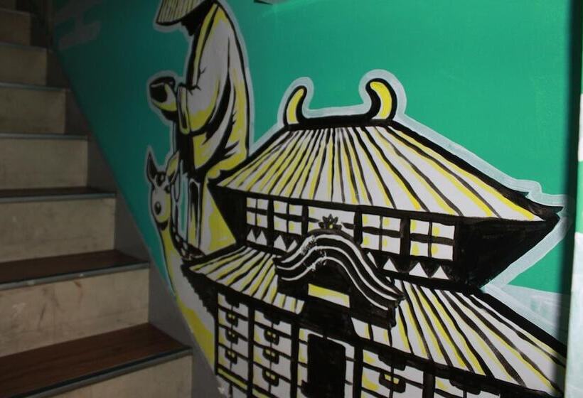 Backstage Party Hostel & Bar