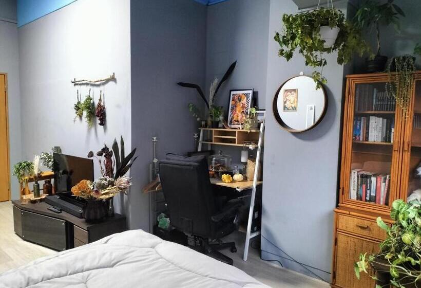 Backstage Party Hostel & Bar