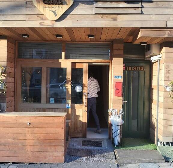 Backstage Party Hostel & Bar