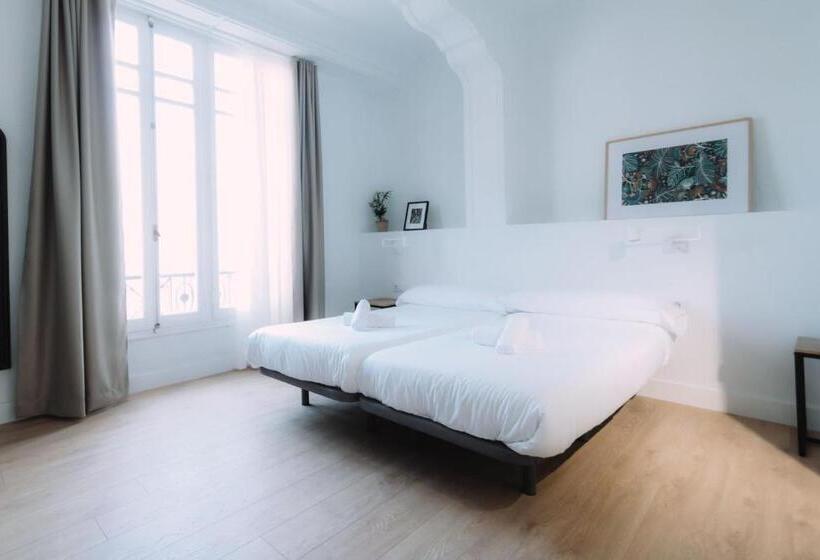 تختخواب و صبحانه Concept Rooms