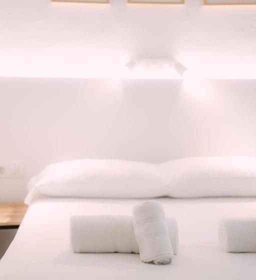 تختخواب و صبحانه Concept Rooms