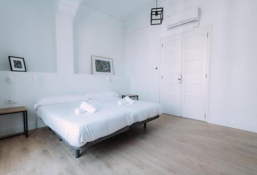 تختخواب و صبحانه Concept Rooms