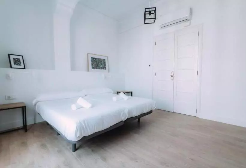 تختخواب و صبحانه Concept Rooms