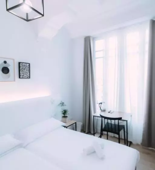 تختخواب و صبحانه Concept Rooms