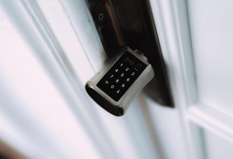 تختخواب و صبحانه Concept Rooms