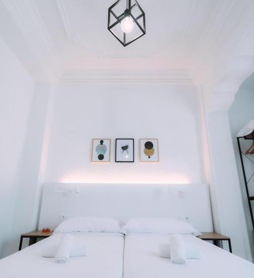 تختخواب و صبحانه Concept Rooms