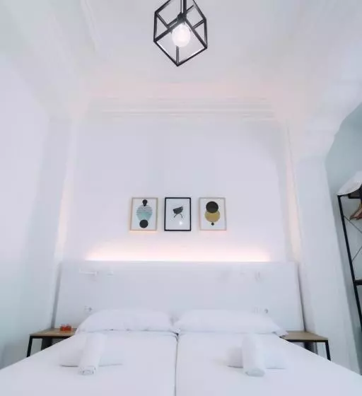 تختخواب و صبحانه Concept Rooms
