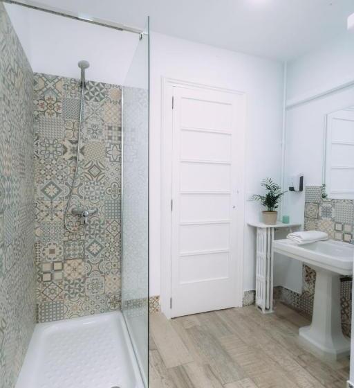 تختخواب و صبحانه Concept Rooms