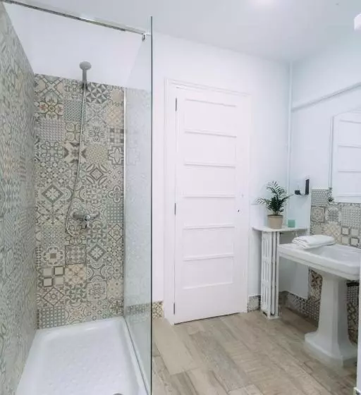 تختخواب و صبحانه Concept Rooms
