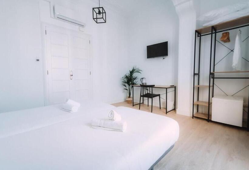 تختخواب و صبحانه Concept Rooms