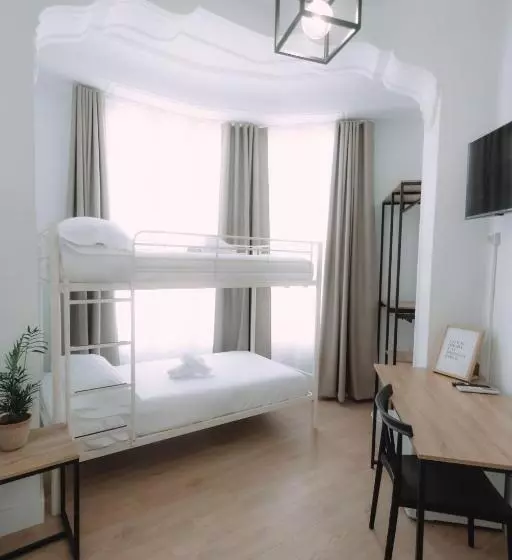 تختخواب و صبحانه Concept Rooms