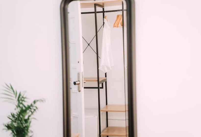 تختخواب و صبحانه Concept Rooms