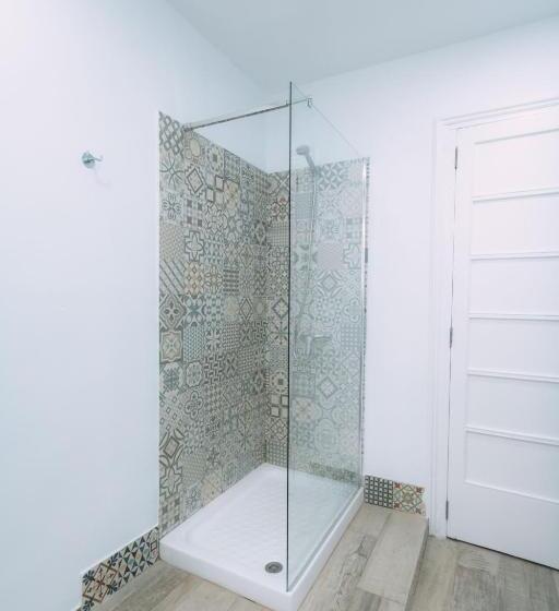 تختخواب و صبحانه Concept Rooms