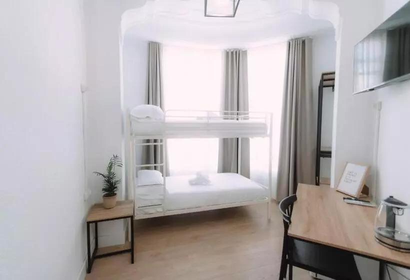 تختخواب و صبحانه Concept Rooms