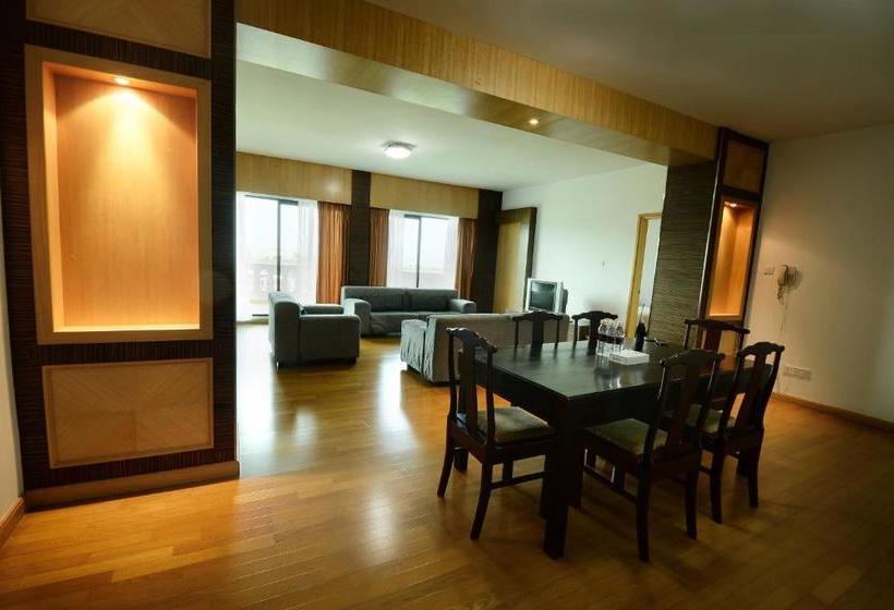 בית מלון כפרי Imperial Suites Bintulu