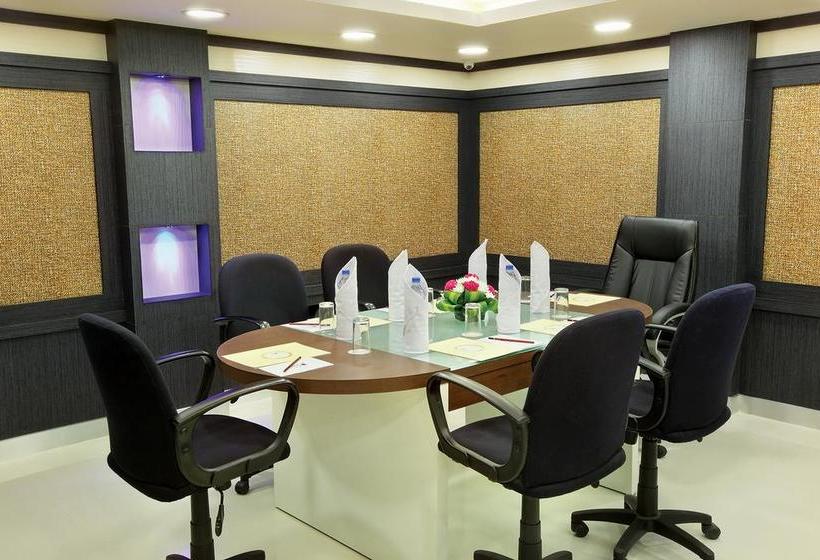 فندق Joyees Residency