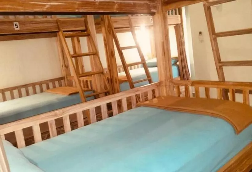 Lembongan Hostel