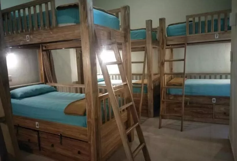 Lembongan Hostel