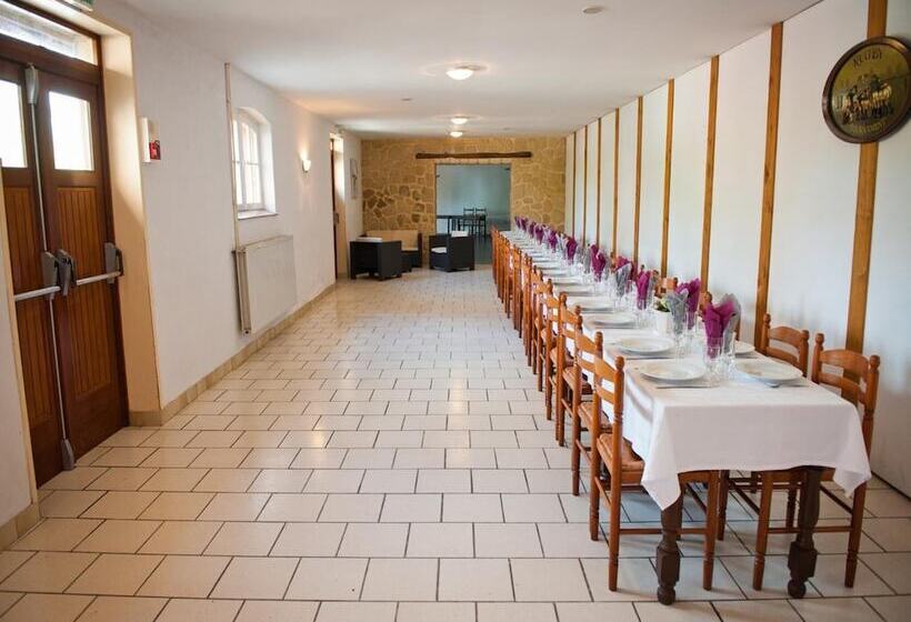 Logis Hotel Restaurant Le Relais Fleuri