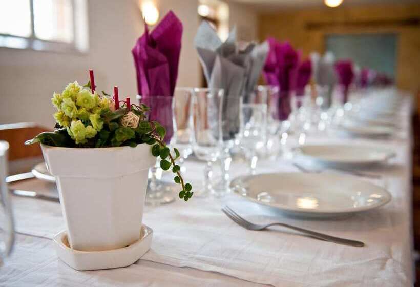 Logis Hotel Restaurant Le Relais Fleuri