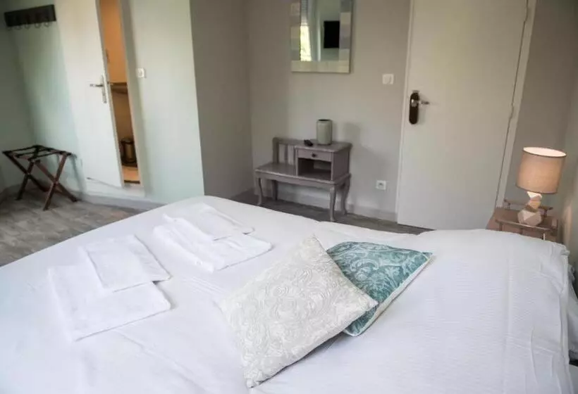 Logis Hotel Restaurant Le Relais Fleuri