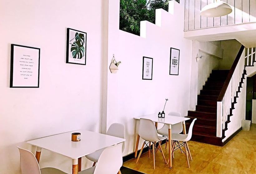 Общежитие W Villa At Yala