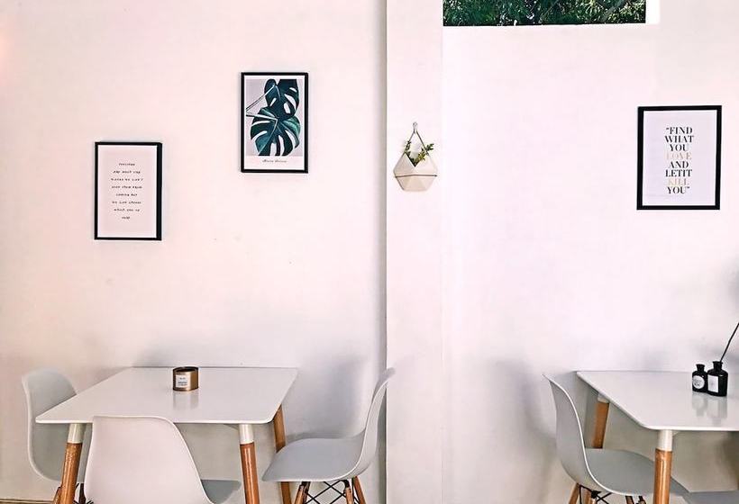 Общежитие W Villa At Yala