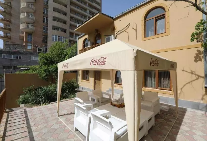 تختخواب و صبحانه Popock Baghramyan