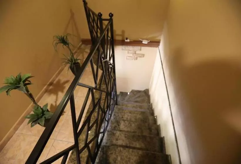 تختخواب و صبحانه Popock Baghramyan