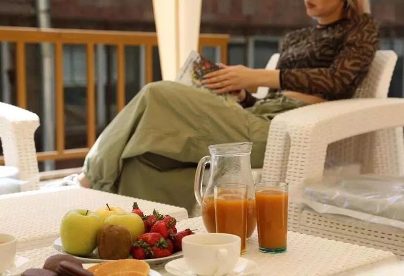 تختخواب و صبحانه Popock Baghramyan