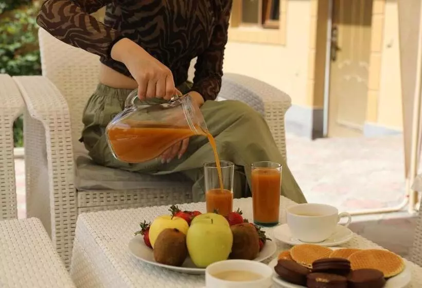 تختخواب و صبحانه Popock Baghramyan