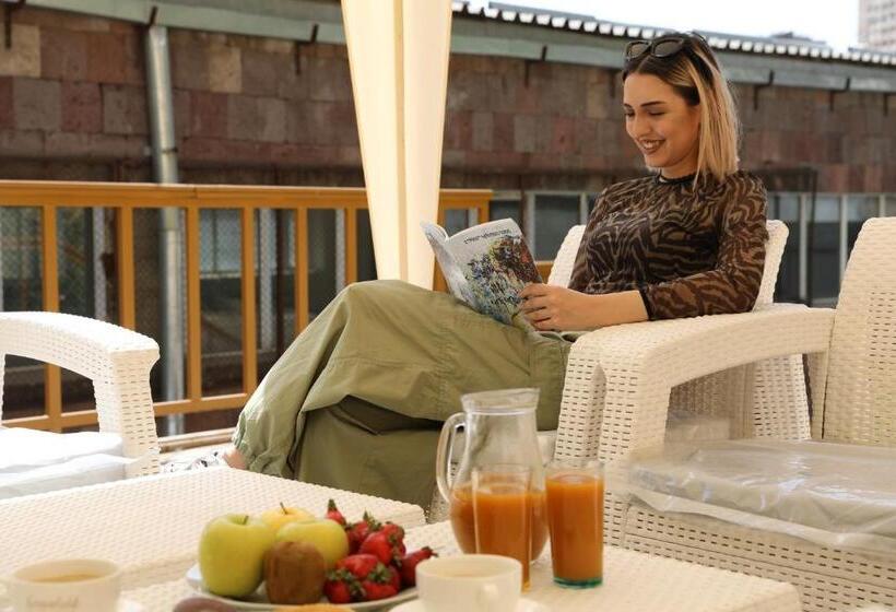 Bed & Breakfast Popock Baghramyan