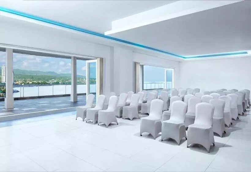 Hotelli Four Points By Sheraton Manado