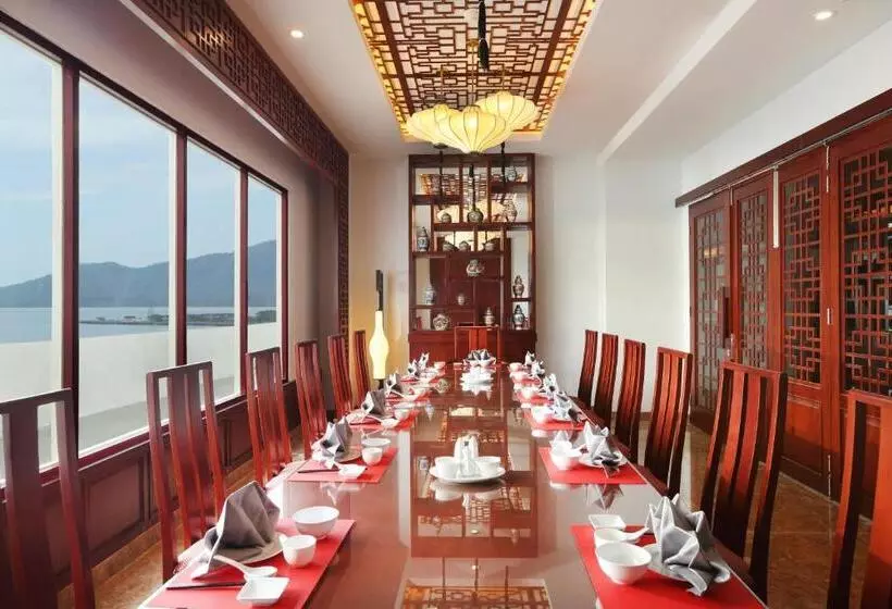 Hotelli Four Points By Sheraton Manado