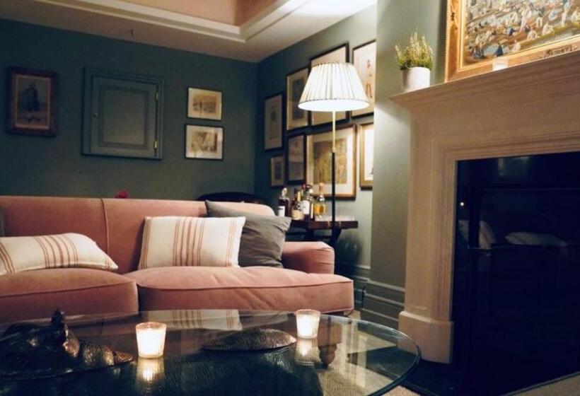 فندق Leander Club