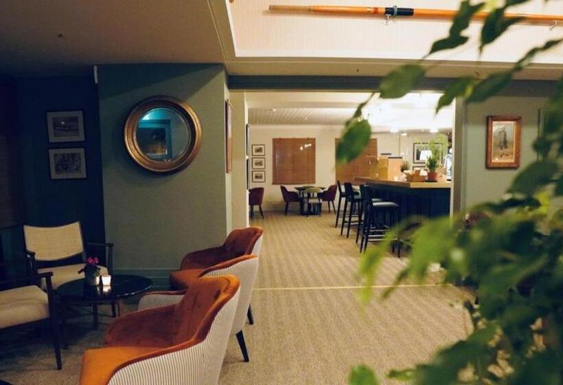 فندق Leander Club