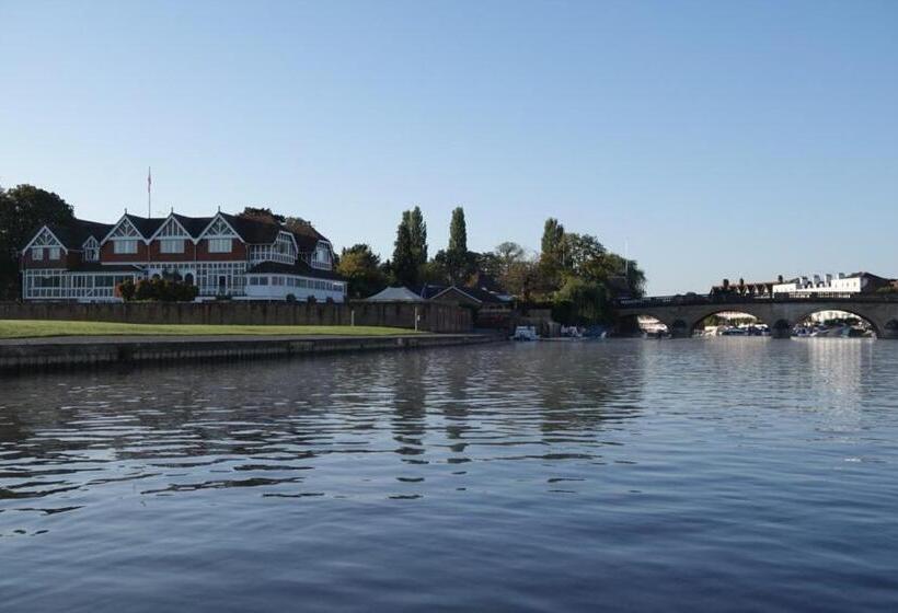 فندق Leander Club
