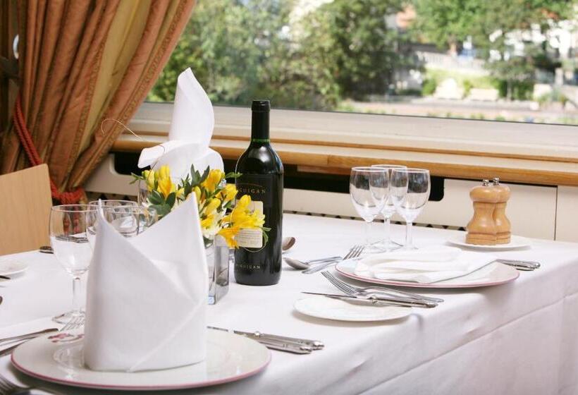 فندق Leander Club