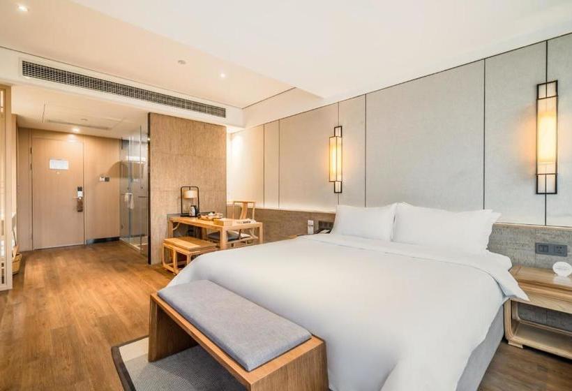 هتل The Hidden House