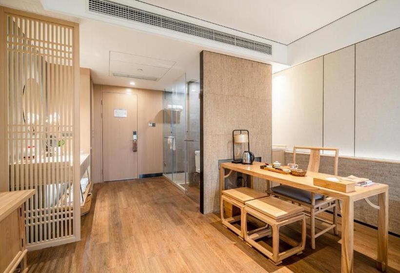 هتل The Hidden House