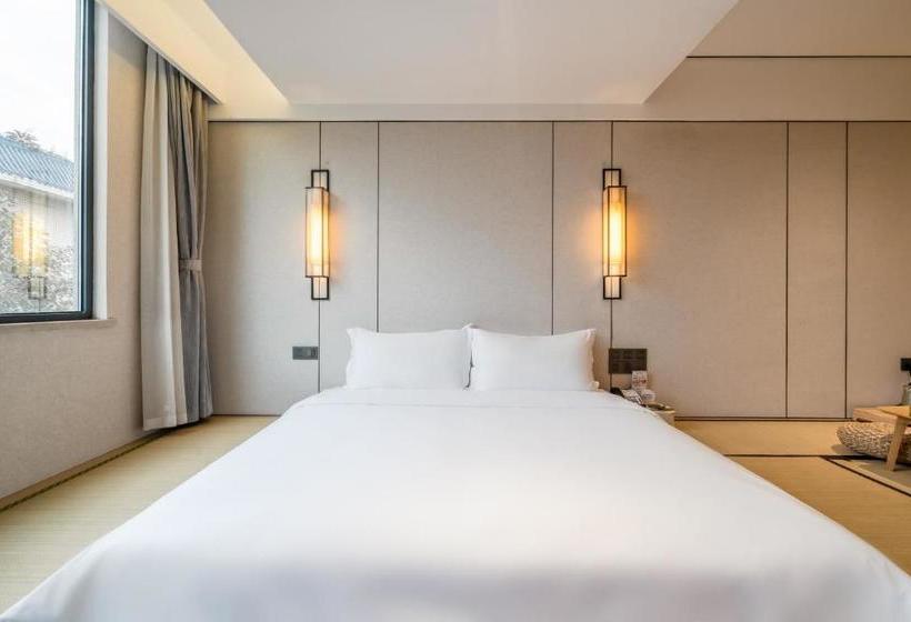 هتل The Hidden House