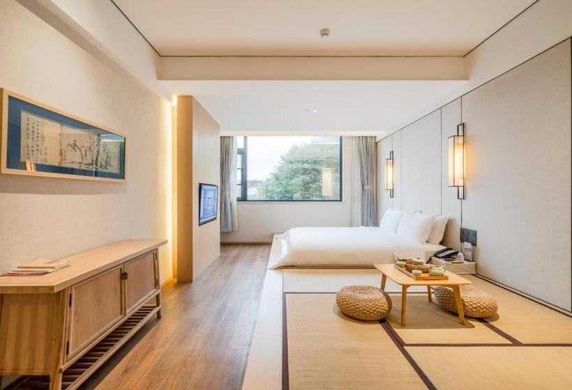 هتل The Hidden House