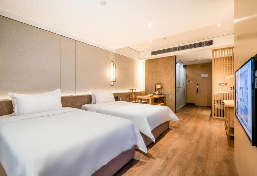 هتل The Hidden House