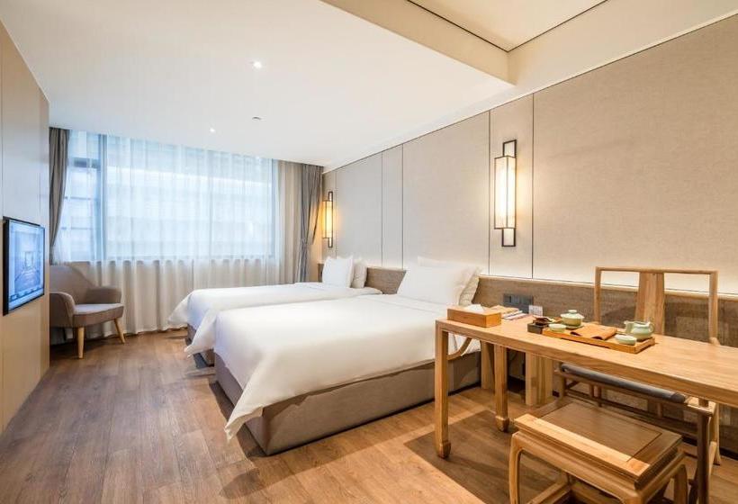 هتل The Hidden House